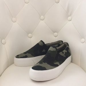Camouflage slip on shoes. Size 8 in woman’s!!